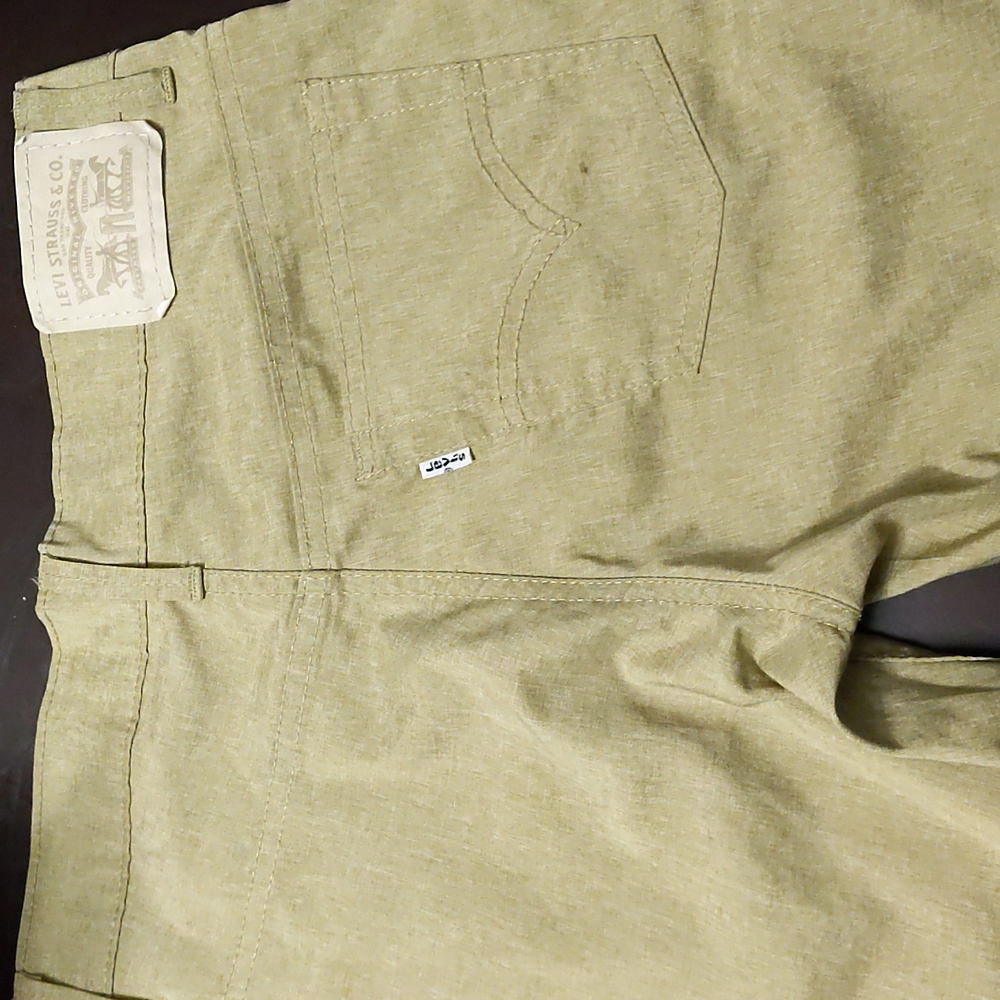 ✨5/$25✨ Boys Levi's 511 tan moisture wicking shorts - Picture 4 of 6